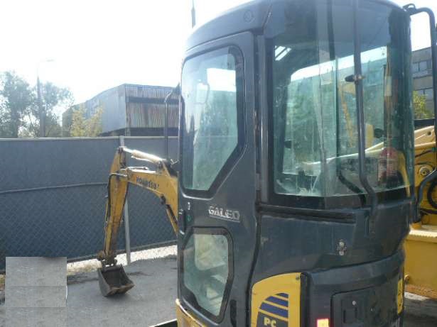 KOMATSU PC 16R-3 pompa wody