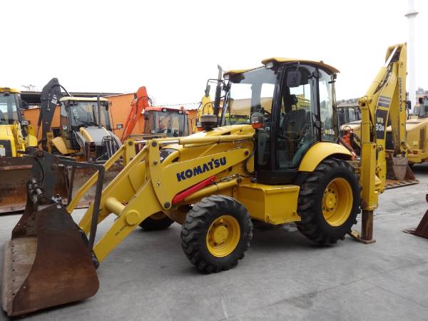 KOMATSU WB 91 R-5 tłoki i pierścienie